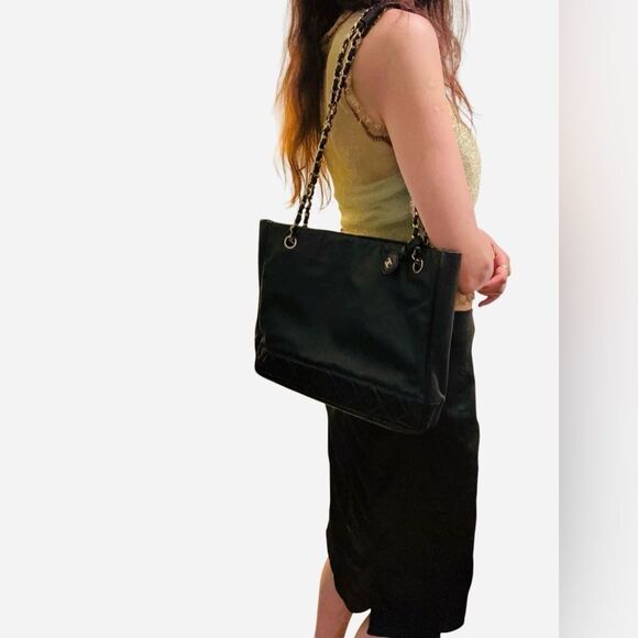 Chanel Black Quilted Leather Tote Bag - Picture 1 of 15